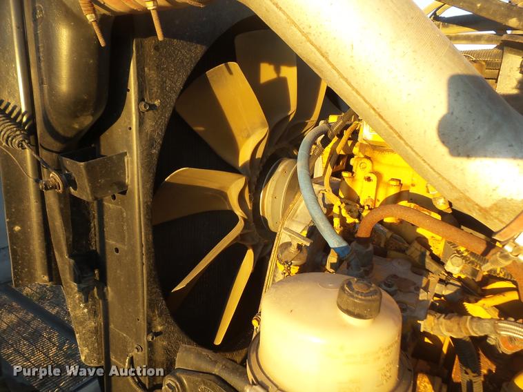 image for item DB0675 2005 Peterbilt 385 semi truck