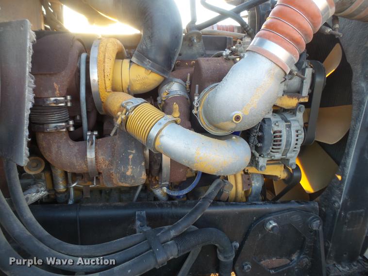 image for item DB0675 2005 Peterbilt 385 semi truck