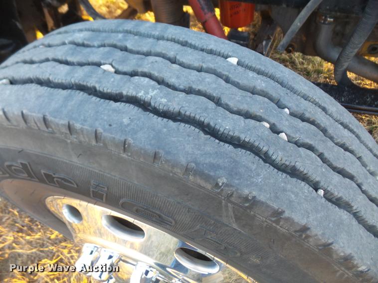 image for item DB0675 2005 Peterbilt 385 semi truck