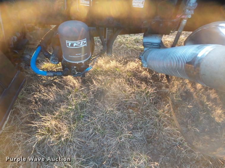 image for item DB0675 2005 Peterbilt 385 semi truck