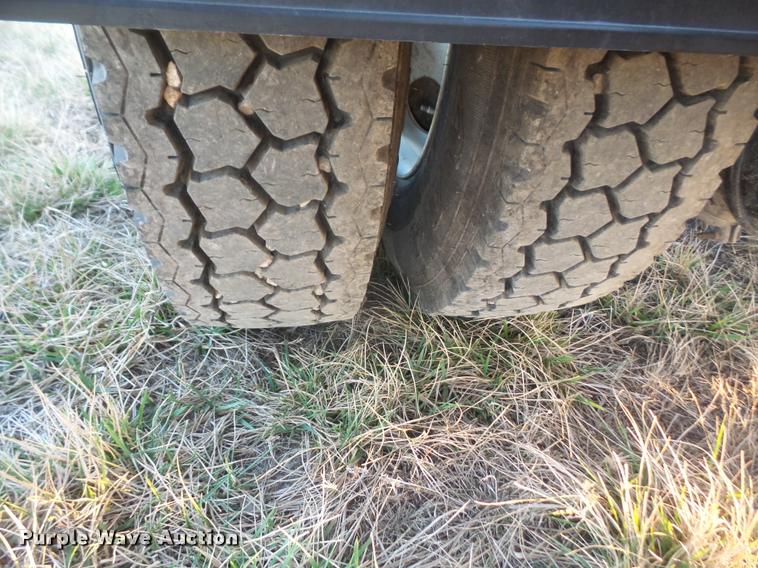 image for item DB0675 2005 Peterbilt 385 semi truck