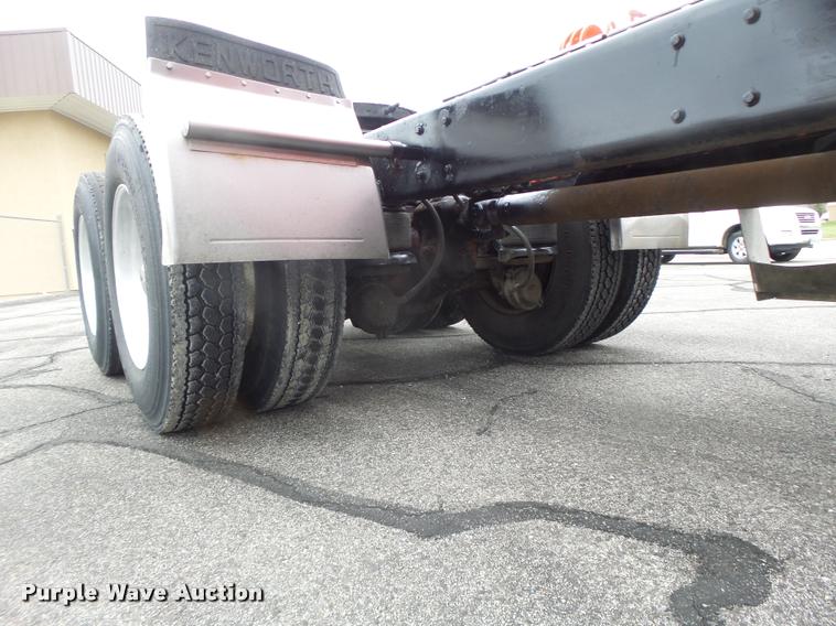 image for item DB1290 1994 Kenworth T600 semi truck