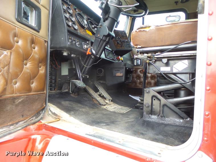 image for item DB1290 1994 Kenworth T600 semi truck