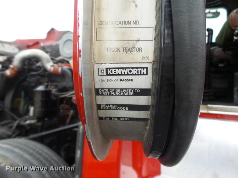 image for item DB1290 1994 Kenworth T600 semi truck