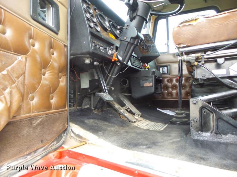 image for item DB1290 1994 Kenworth T600 semi truck