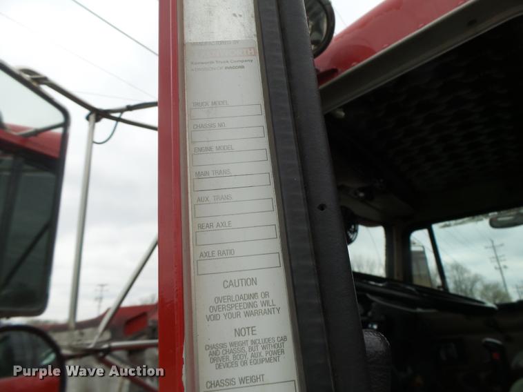 image for item DB1290 1994 Kenworth T600 semi truck