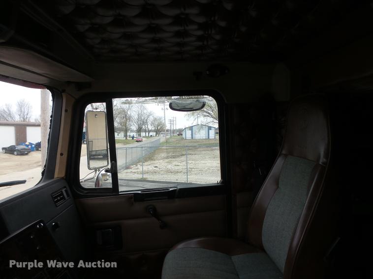 image for item DB1290 1994 Kenworth T600 semi truck