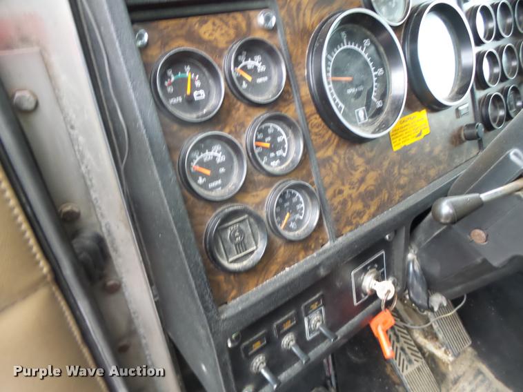 image for item DB1290 1994 Kenworth T600 semi truck