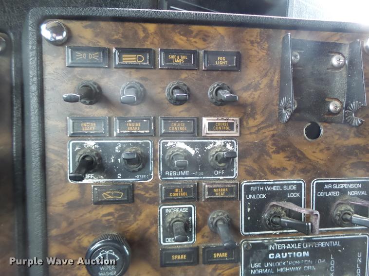 image for item DB1290 1994 Kenworth T600 semi truck