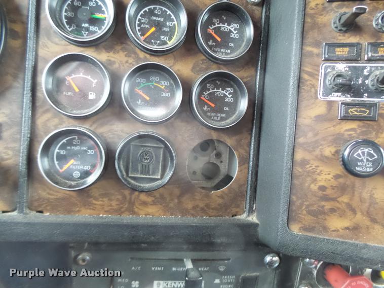 image for item DB1290 1994 Kenworth T600 semi truck