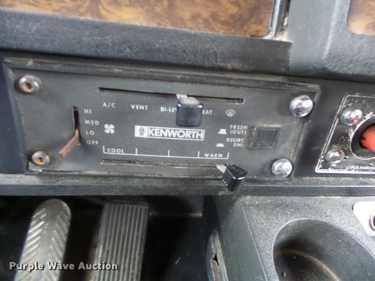 image for item DB1290 1994 Kenworth T600 semi truck