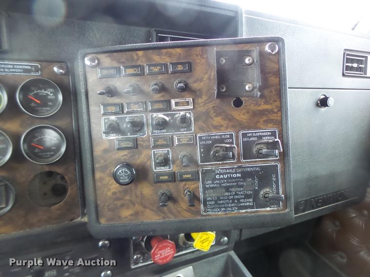 image for item DB1290 1994 Kenworth T600 semi truck