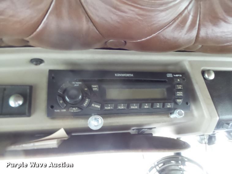 image for item DB1290 1994 Kenworth T600 semi truck