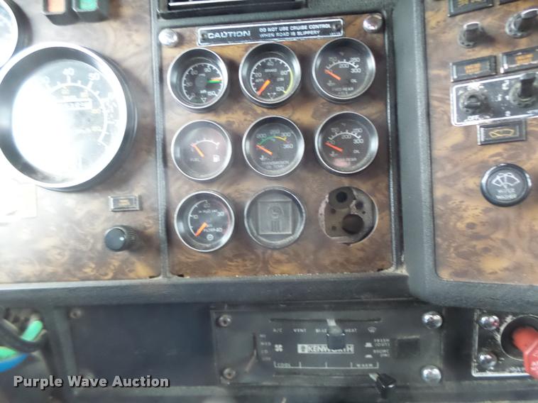 image for item DB1290 1994 Kenworth T600 semi truck