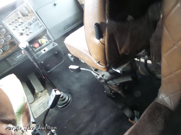 image for item DB1290 1994 Kenworth T600 semi truck