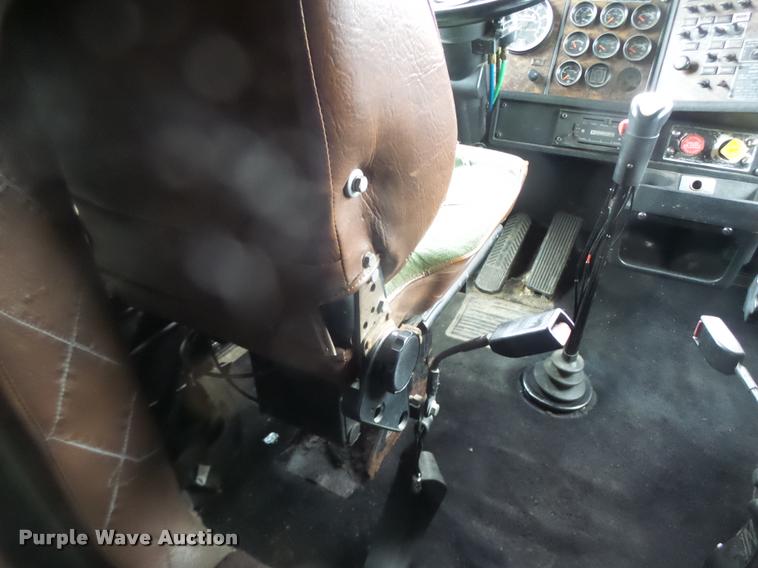 image for item DB1290 1994 Kenworth T600 semi truck