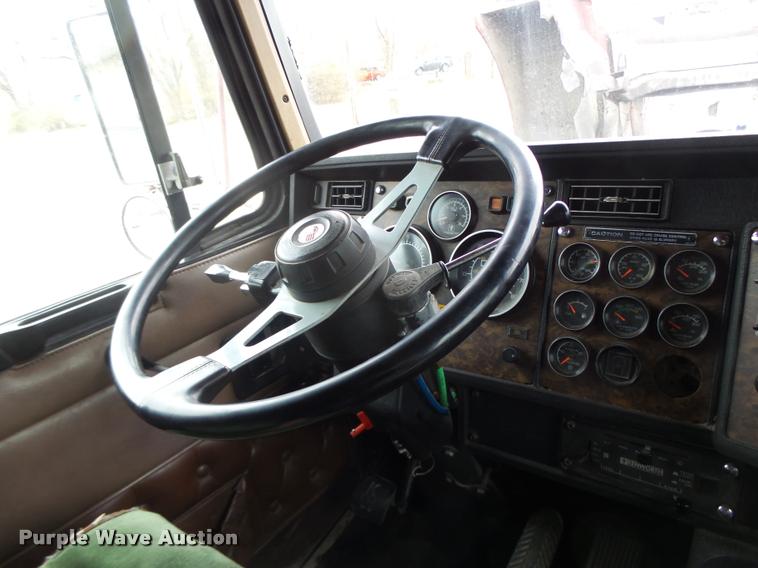 image for item DB1290 1994 Kenworth T600 semi truck