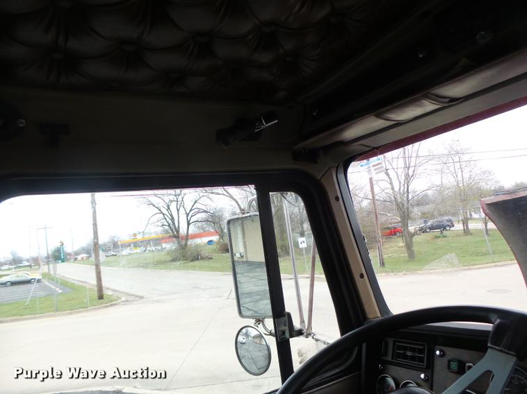 image for item DB1290 1994 Kenworth T600 semi truck