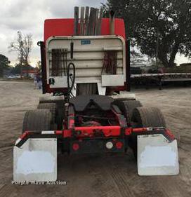 image for item F1772 2007 International 9200i semi truck