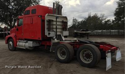 image for item F1772 2007 International 9200i semi truck