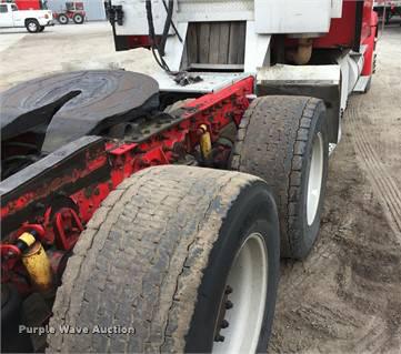 image for item F1772 2007 International 9200i semi truck