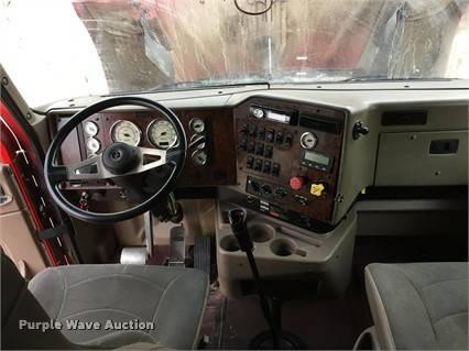 image for item F1772 2007 International 9200i semi truck