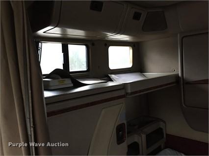 image for item F1772 2007 International 9200i semi truck