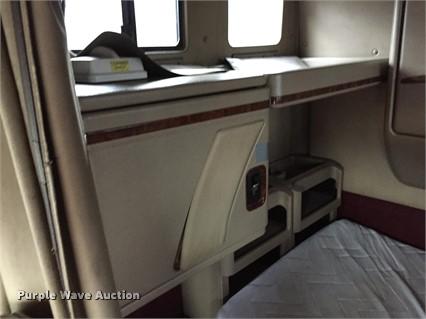 image for item F1772 2007 International 9200i semi truck