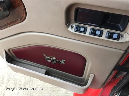 image for item F1772 2007 International 9200i semi truck