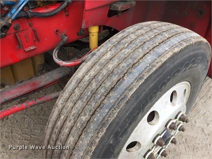 image for item F1772 2007 International 9200i semi truck