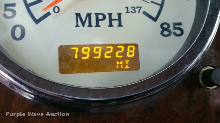 image for item F1772 2007 International 9200i semi truck