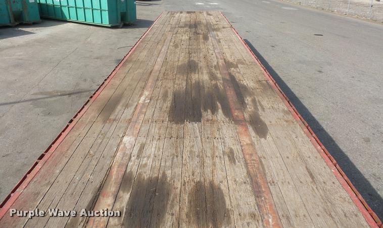 image for item J1570 1998 Fontaine flatbed trailer