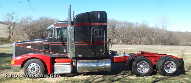 image for item J1573 1997 Peterbilt 377 semi truck