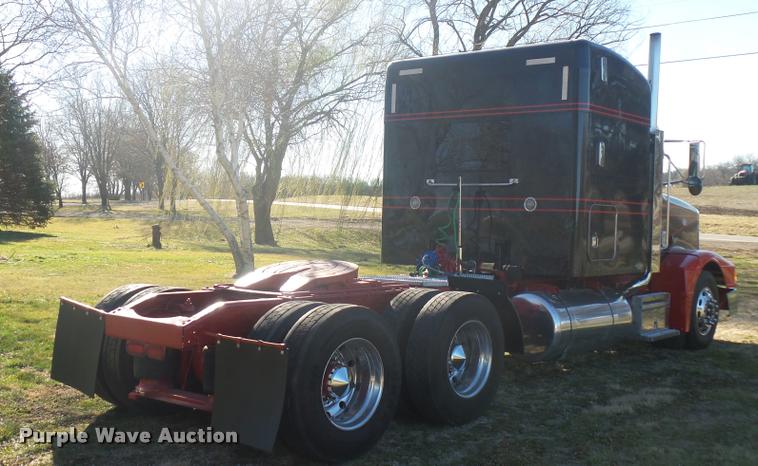 image for item J1573 1997 Peterbilt 377 semi truck