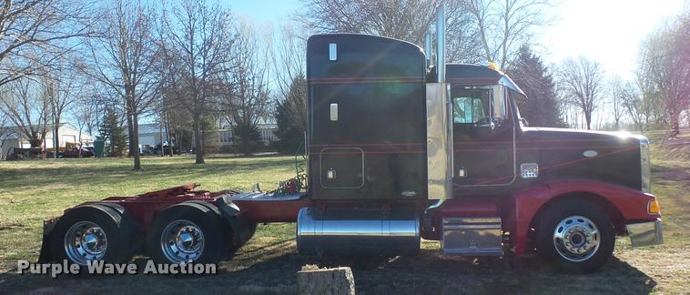 image for item J1573 1997 Peterbilt 377 semi truck