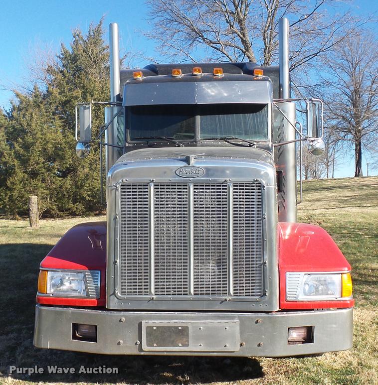 image for item J1573 1997 Peterbilt 377 semi truck