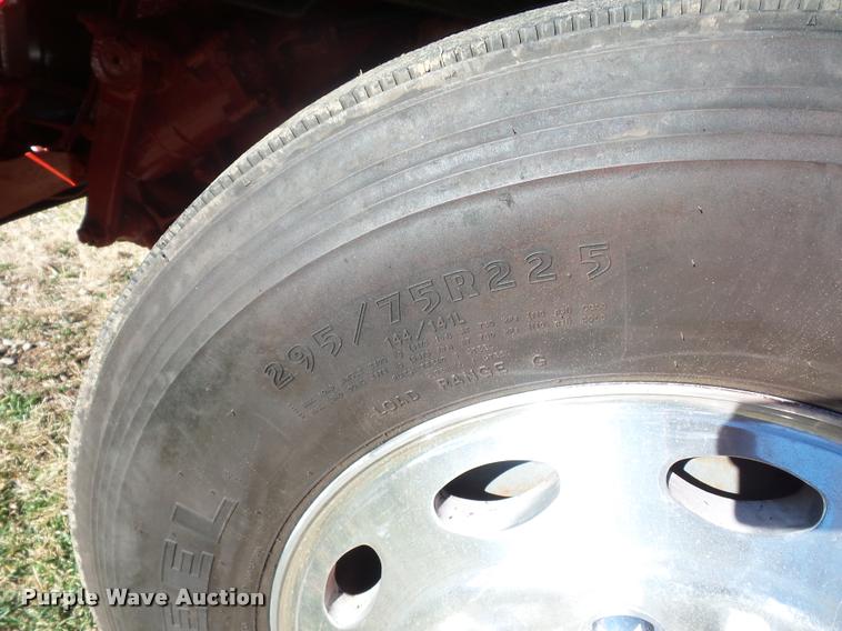 image for item J1573 1997 Peterbilt 377 semi truck