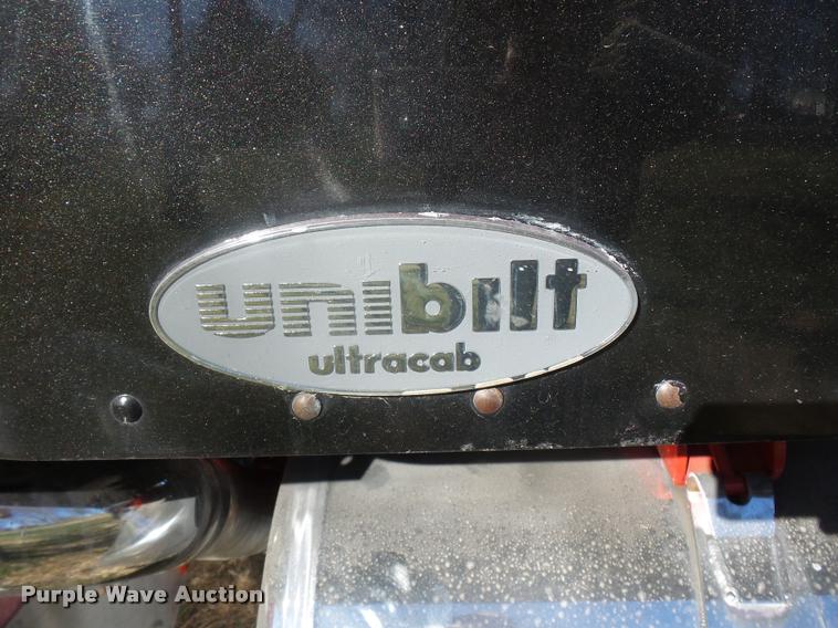 image for item J1573 1997 Peterbilt 377 semi truck