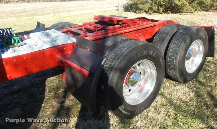 image for item J1573 1997 Peterbilt 377 semi truck