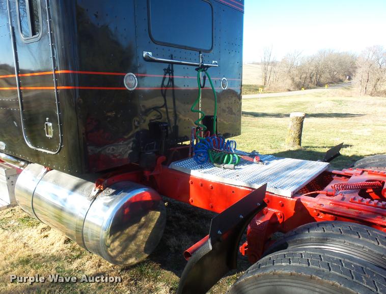 image for item J1573 1997 Peterbilt 377 semi truck