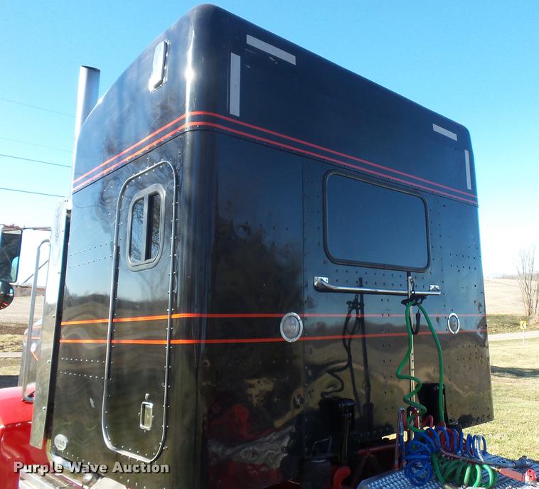 image for item J1573 1997 Peterbilt 377 semi truck