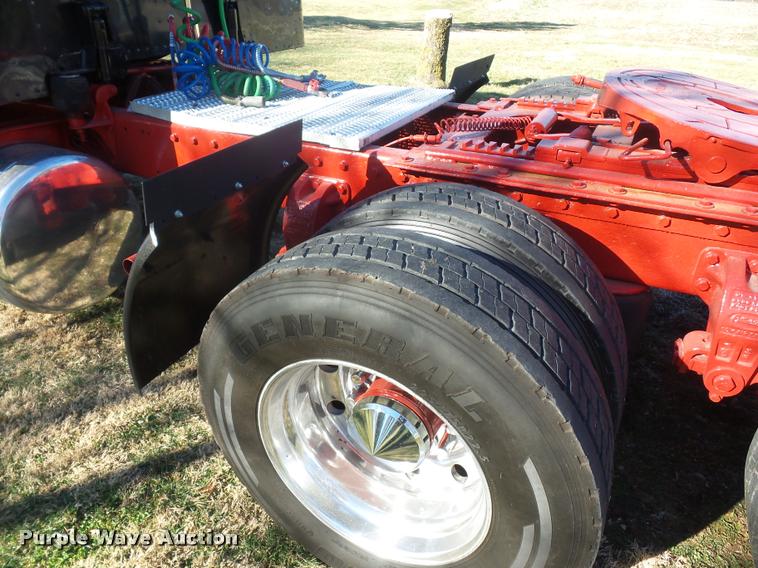 image for item J1573 1997 Peterbilt 377 semi truck