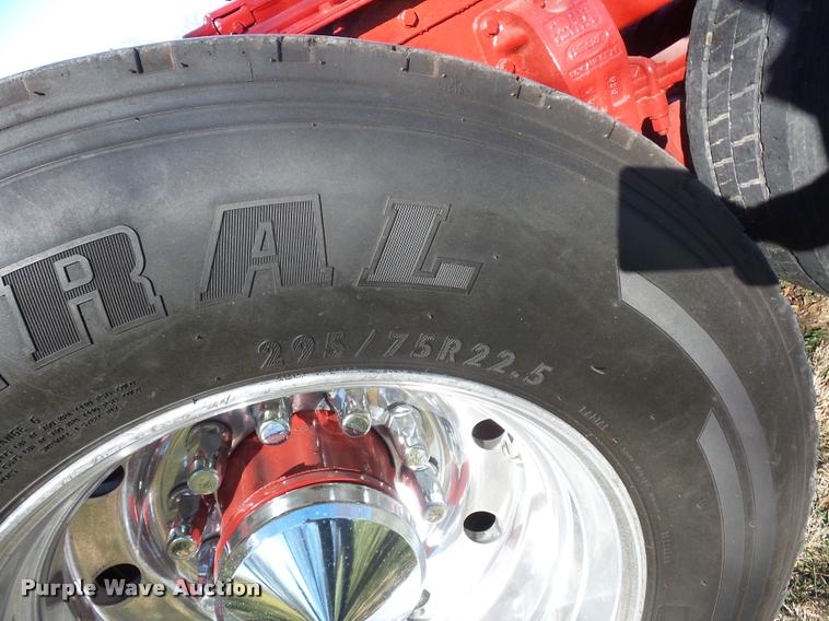 image for item J1573 1997 Peterbilt 377 semi truck