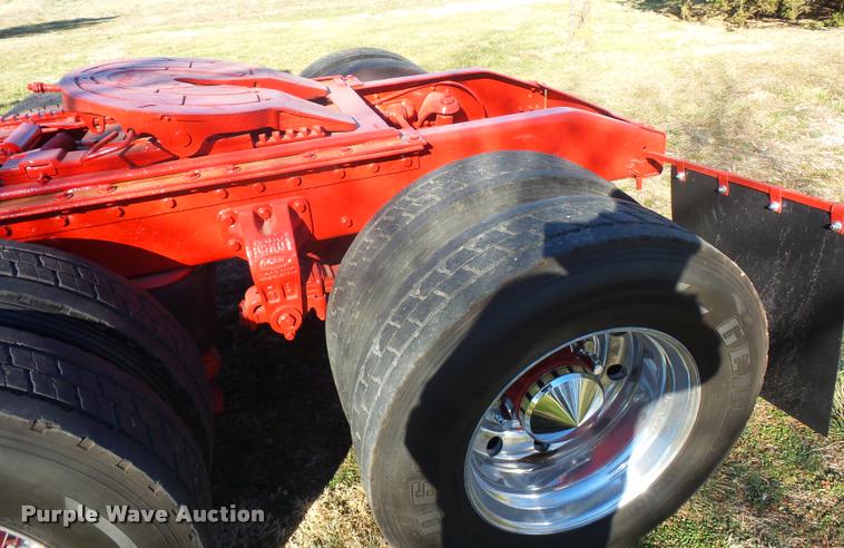 image for item J1573 1997 Peterbilt 377 semi truck