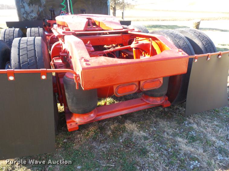 image for item J1573 1997 Peterbilt 377 semi truck