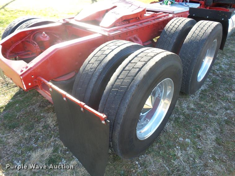 image for item J1573 1997 Peterbilt 377 semi truck