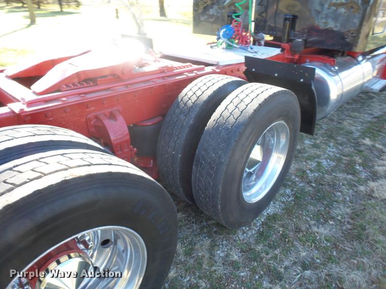 image for item J1573 1997 Peterbilt 377 semi truck