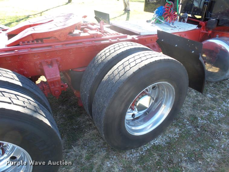 image for item J1573 1997 Peterbilt 377 semi truck