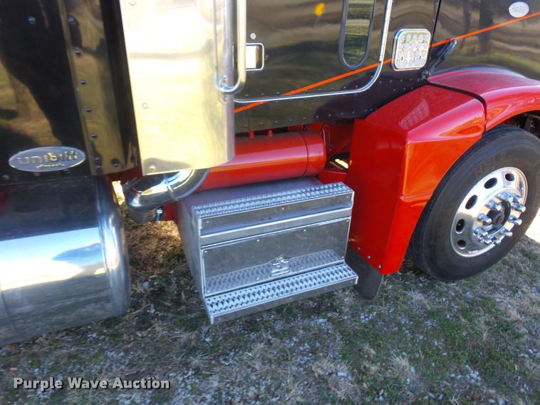 image for item J1573 1997 Peterbilt 377 semi truck