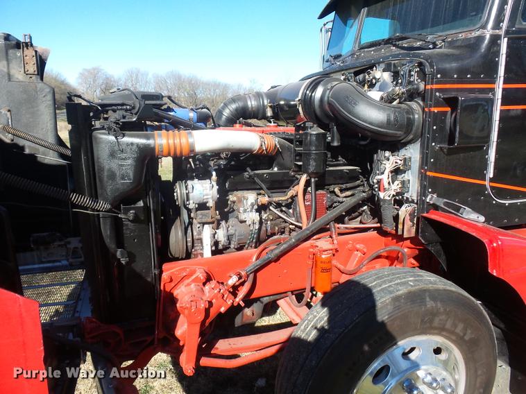 image for item J1573 1997 Peterbilt 377 semi truck